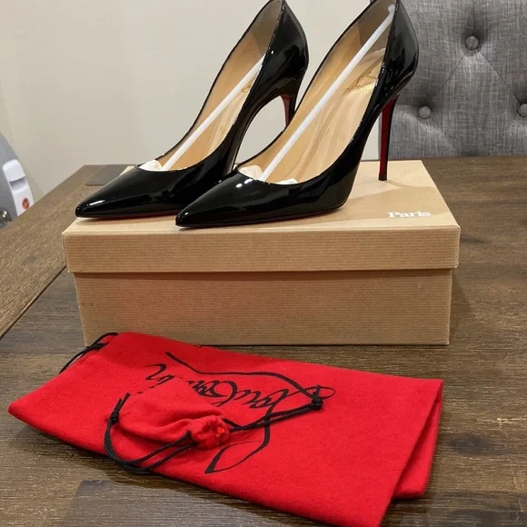 CHRISTIAN LOUBOUTIN
Décolleté 554 100 patent-leather pumps - Picture 6 of 7